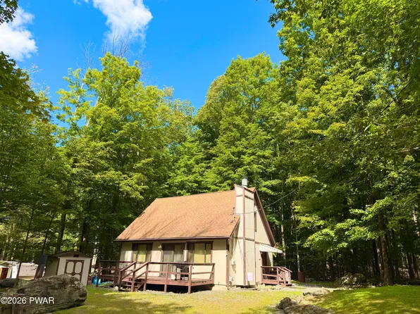 27 Oak Dr, Hawley, PA 18428