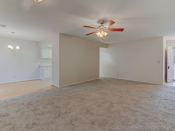 4th image of 256 N Spruce Ave
