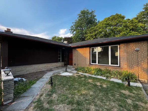 12 Council Cres, Toronto, ON M3J 1J6