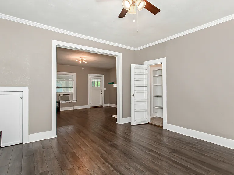 5736 Worth St — Photo 11
