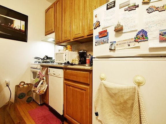5th image of 647 Franklin Ave APT 2LR