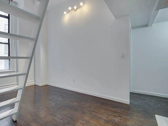 3rd image of 220 Park Ave S APT 3C