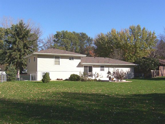 2nd image of 816 Oak Ridge Point NE