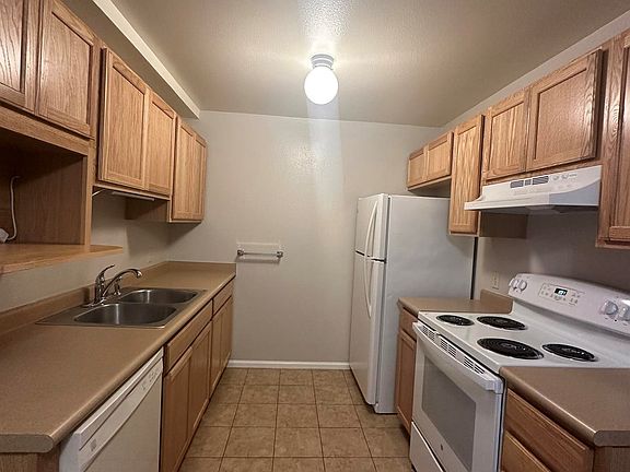 3rd image of 5625 S Sycamore St APT 209