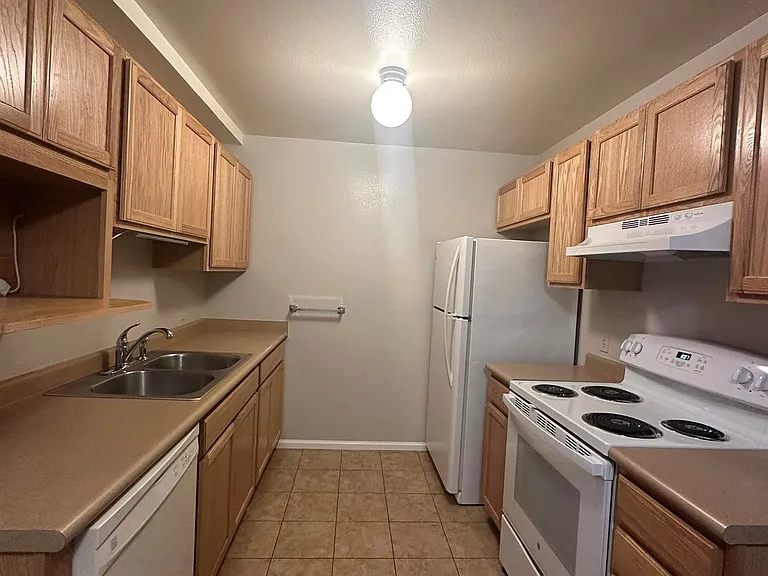 Sycamore Gardens Apartments — Photo 7
