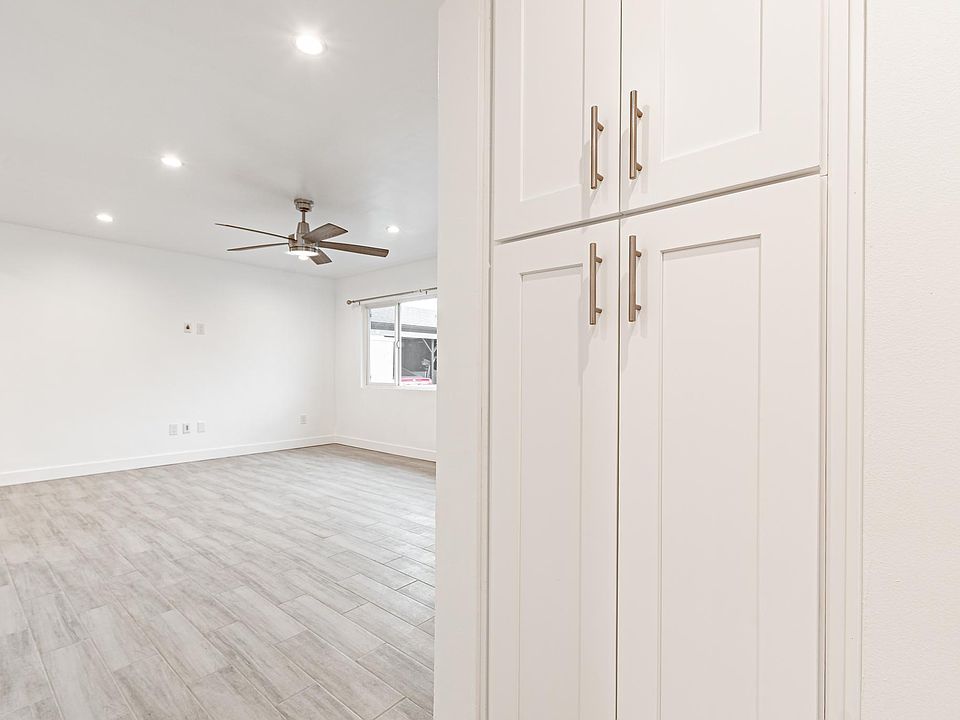 1st image of 719 1/2 725 Del Valle Ave
