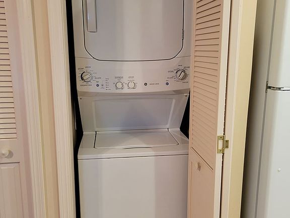 3rd image of 104 W Walnut St Unit 1