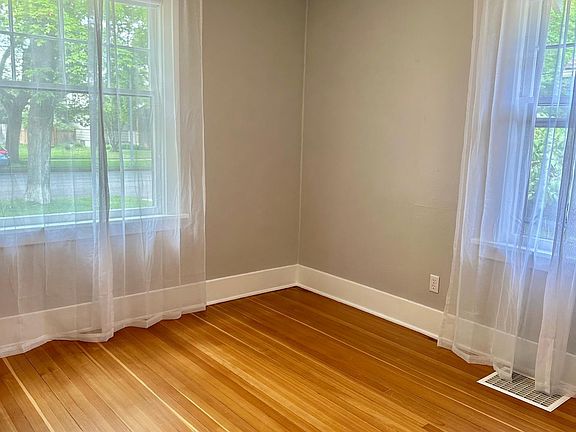5th image of 318 McLeod Ave