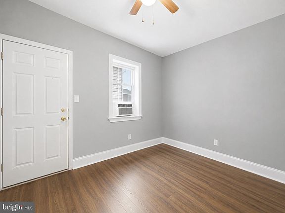 3rd image of 624 George St