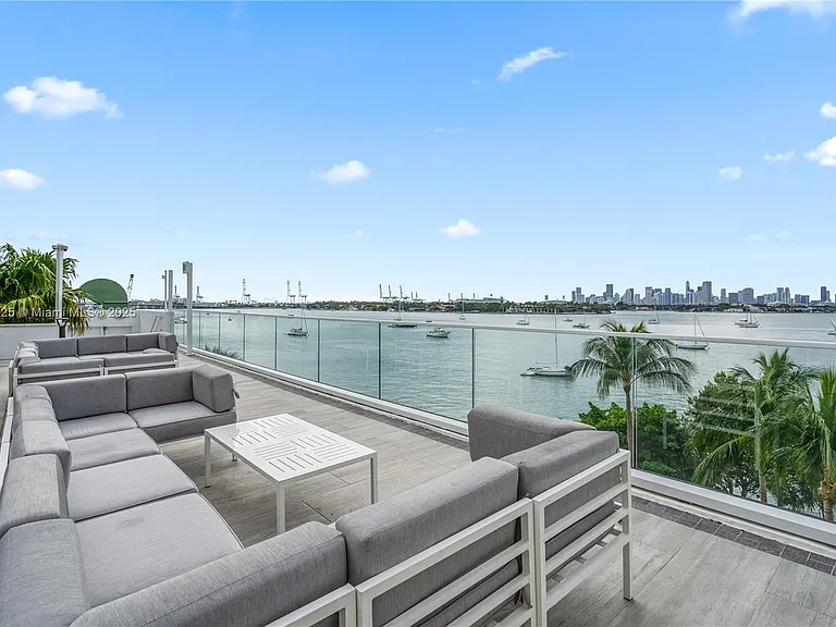 1300 West Ave #2700 — Photo 32