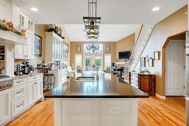 3rd image of 55 Lorenzo Drive