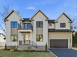 4 Maplewood Dr, Livingston Twp., NJ 07039