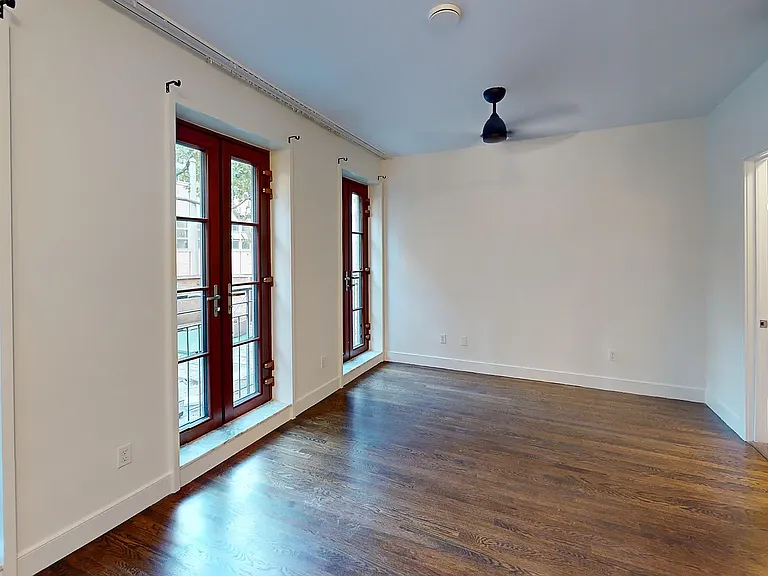 206 E 20th St #PENTHOUSE — Photo 28