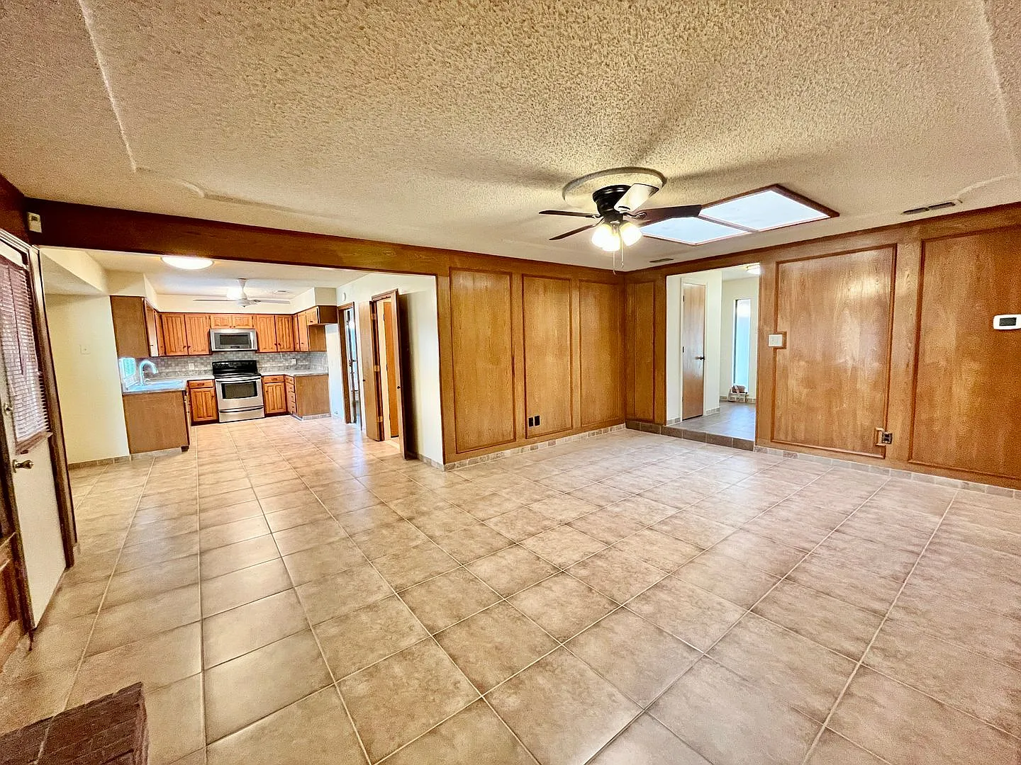 3904 Woodbury Court, Arlington, TX 76017 — Photo 4