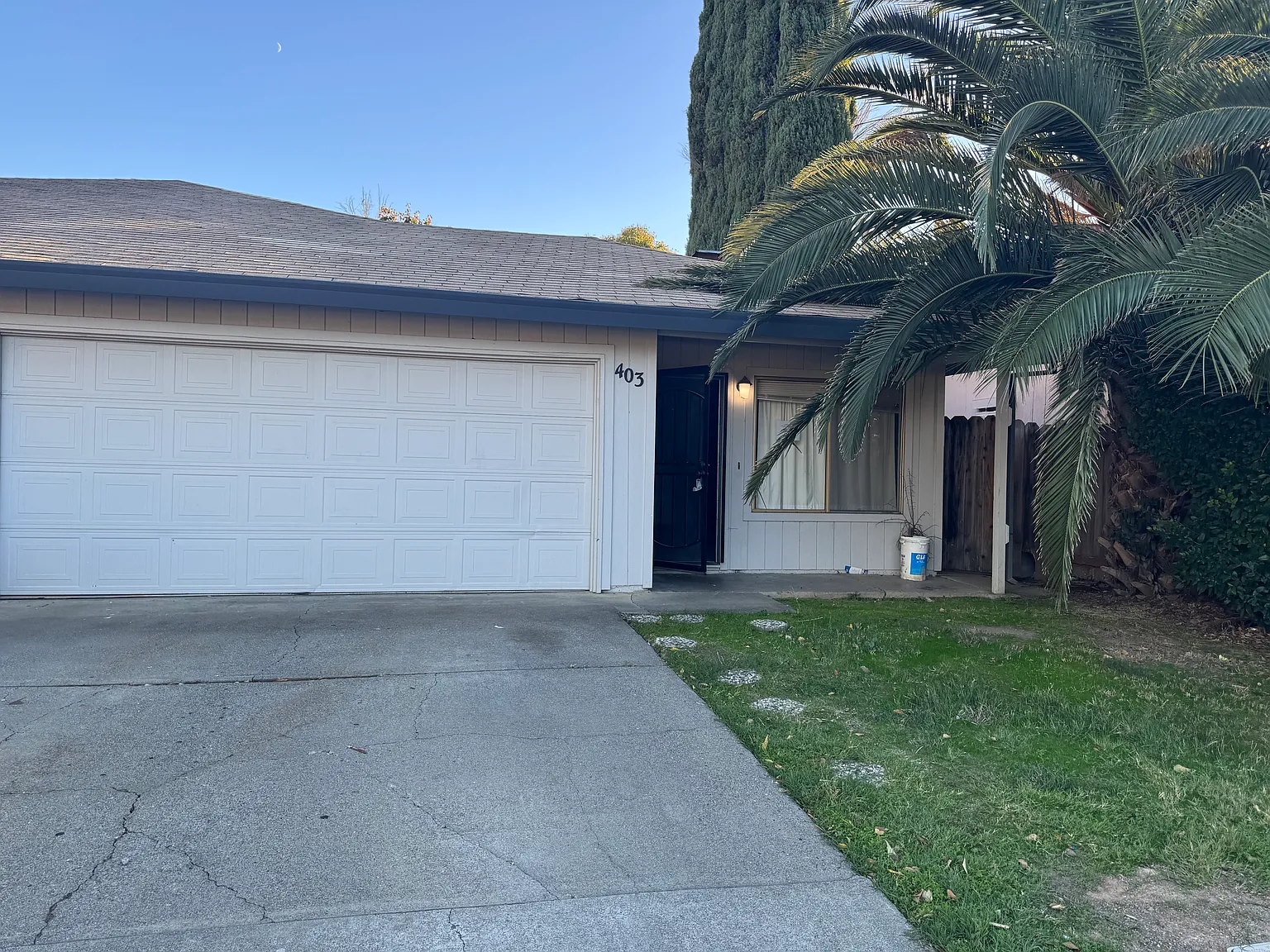 403 Elizabeth Way photo 1