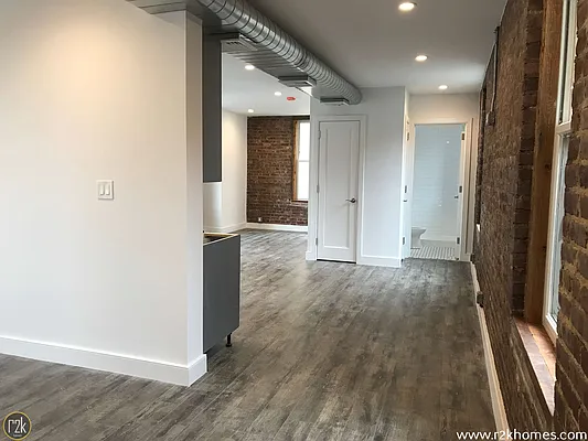 Rented by Realty 2000 Corp | media 16