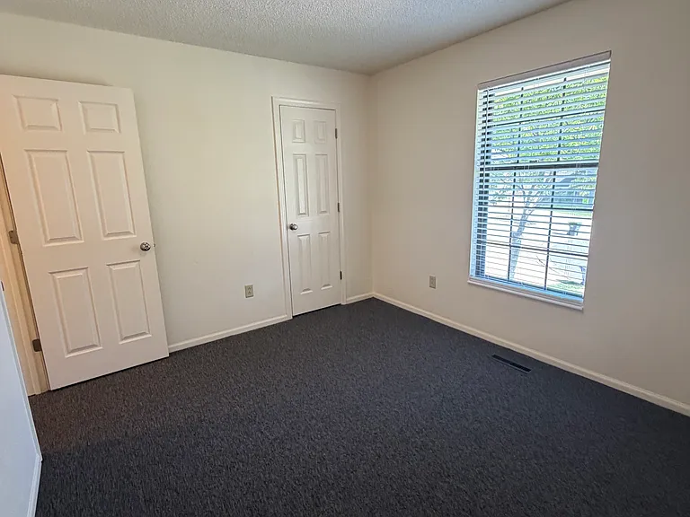 228 NW Waterwheel Ct — Photo 44