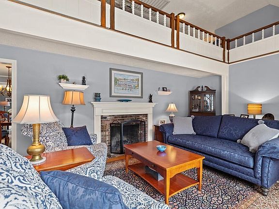 3rd image of 34 Meadow Dr