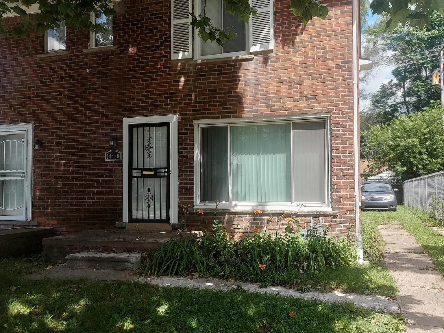 2 bed, 966 sqft, $1,100 — Photo 1