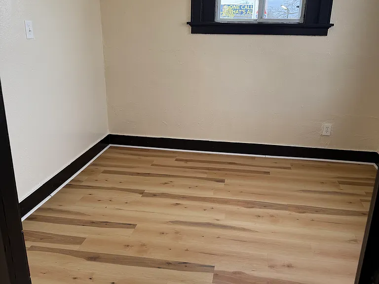 2613 W Capitol Dr #6 — Photo 4