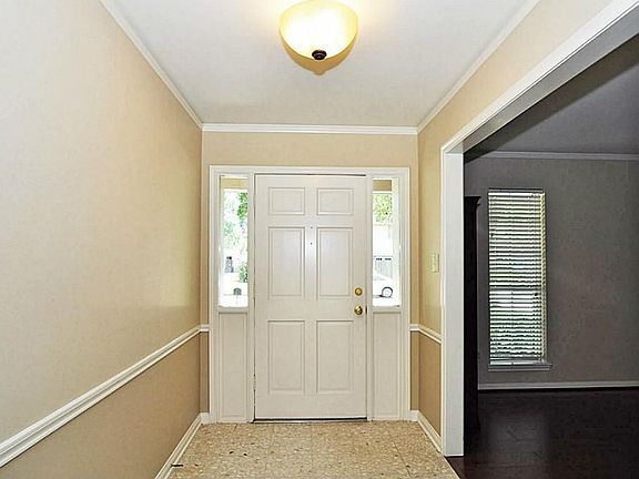 4th image of 819 Longview Dr