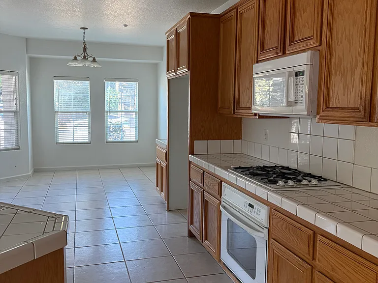 1631 Gillette Dr — Photo 7