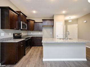 5215 Stone Creek Dr, Pleasant Hill, IA 50327