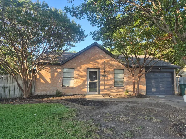 2552 Navasota Cir, Fort Worth, TX 76131