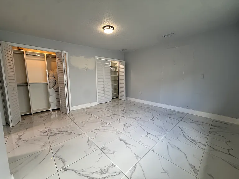 1772 SW 16th St — Photo 2