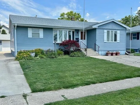 422 E 8th St, Belvidere, IL 61008