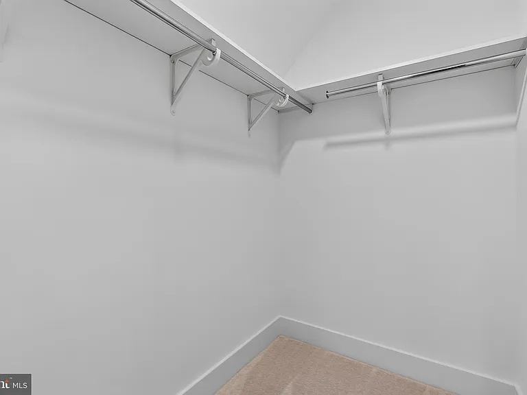 1490 Thurston Rd — Photo 27