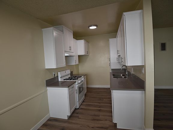 3rd image of 454 W Elk Ave #4
