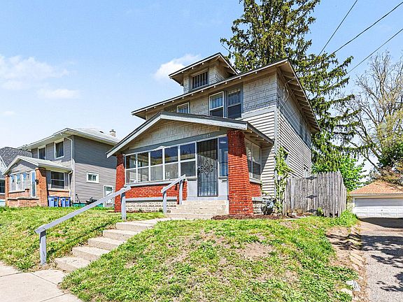 2nd image of 1047 Oakdale St SE