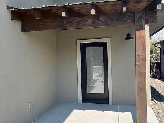 2nd image of 903 Verde Ln