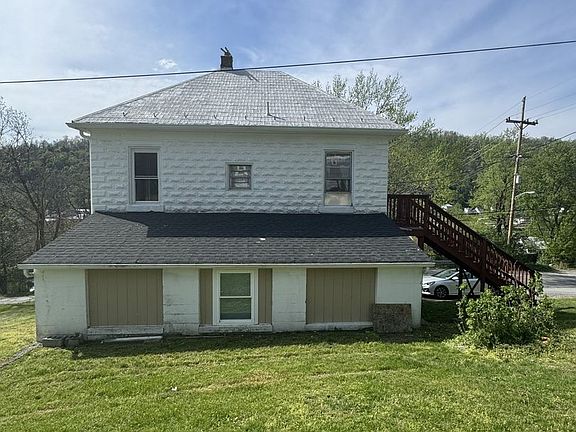 2nd image of 6 Laurel Hill Ln