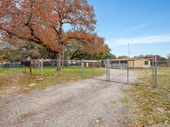 272 LEONARD RD, Pleasanton, TX 78064