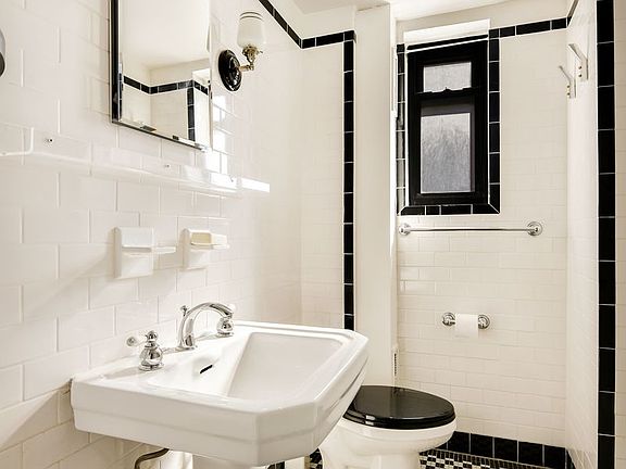 4th image of 405 W 23rd St APT 3C