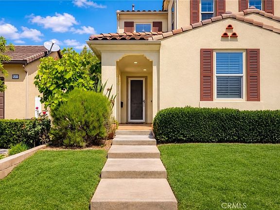 3rd image of 523 E Desert Willow Rd