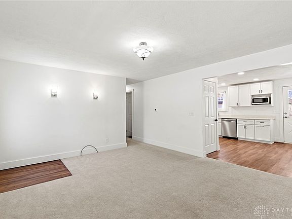 5th image of 562 Michael Pl