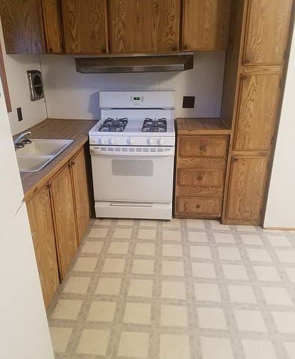2nd image of 1402 4th St Trlr 1