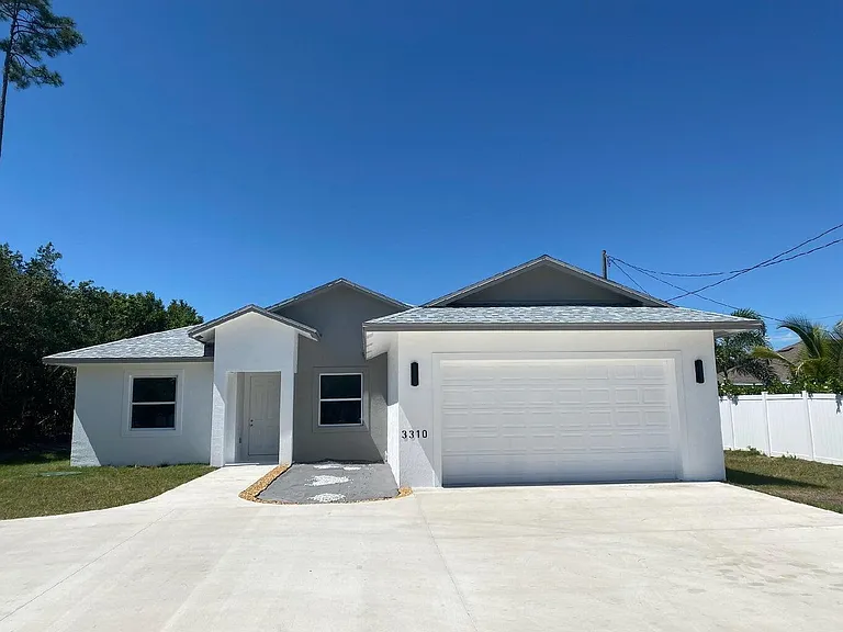 3310 SW Savona Blvd — Photo 1