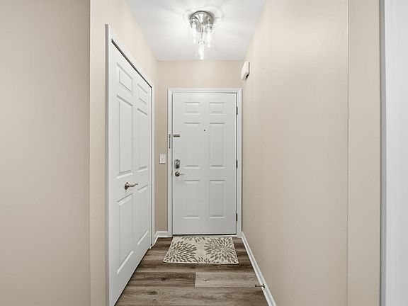 4th image of 2738 S Knightsbridge Cir