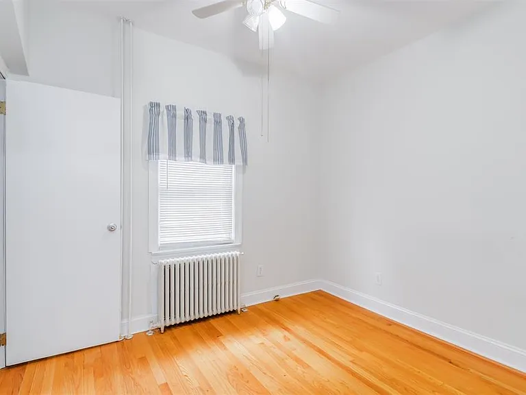 120 W 50th St #1 — Photo 7