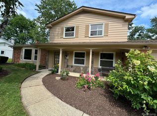29862 Fernhill Dr, Farmington Hills, MI 48334