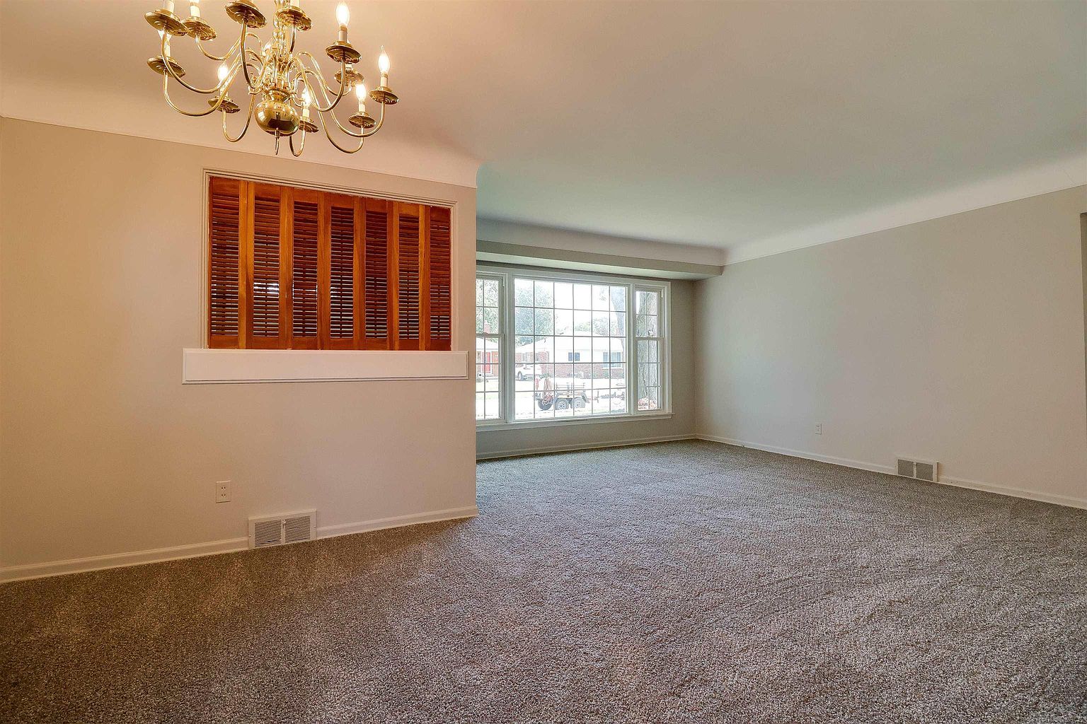 21101 Yale St, photo 5