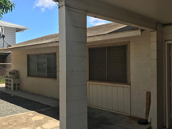 Ground floor apartment with covered entry