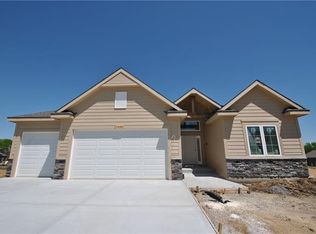 1300 NE 123rd St, Kansas City, MO 64165