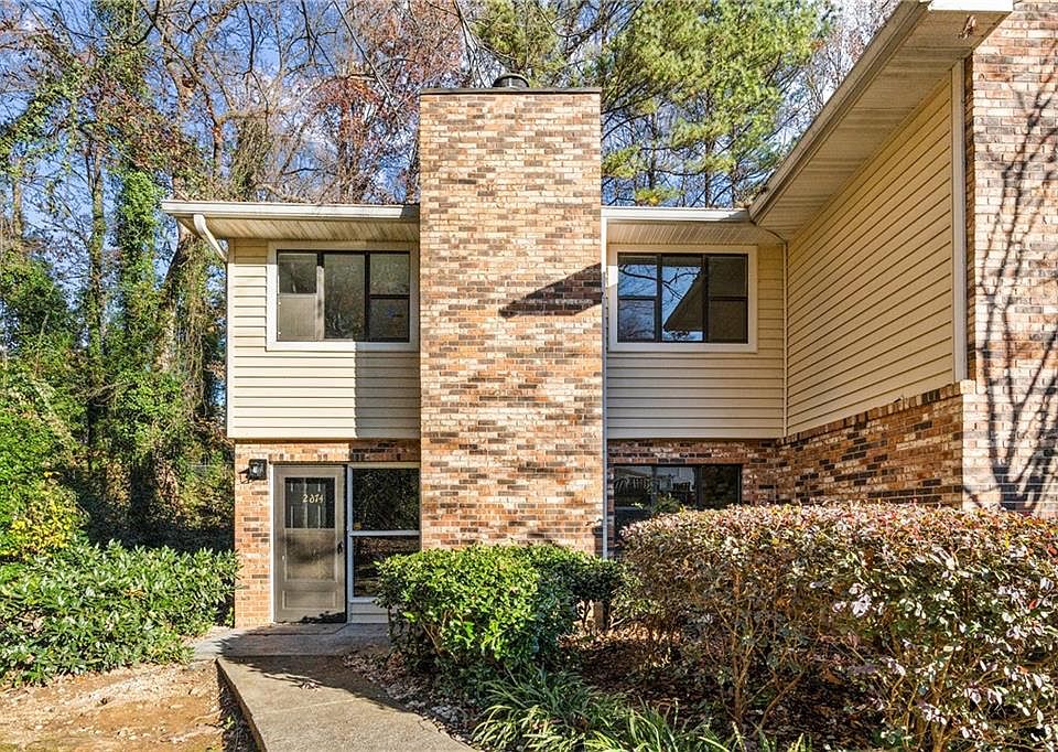 1st image of 2674 Moss Ln SE