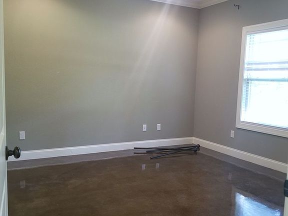 4th image of 123 Weston Dr
