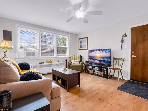 3rd image of 4 Robinson St #14
